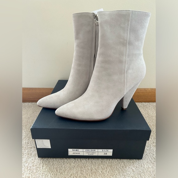 NIB Anthropologie Silent D Apage Cone Heel Booties in Light Grey Suede - Size 38 - Picture 2 of 15